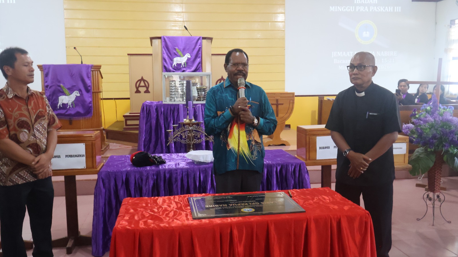 Bupati Nabire Hadiri Pentahbisan Gereja dan Peresmian Jemaat GPI Papua Galilea sebagai Jemaat Mandiri