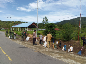 Kerja Bakti TNI/Polri, ASN dan Masyarakat di Ibukota Distrik Siriwo Nabire