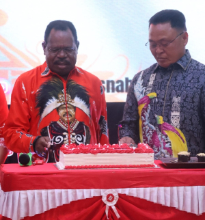 Bupati Mesak Magai Ajak Warga Perkuat Persatuan di Resepsi HUT ke-80 RI di Nabire