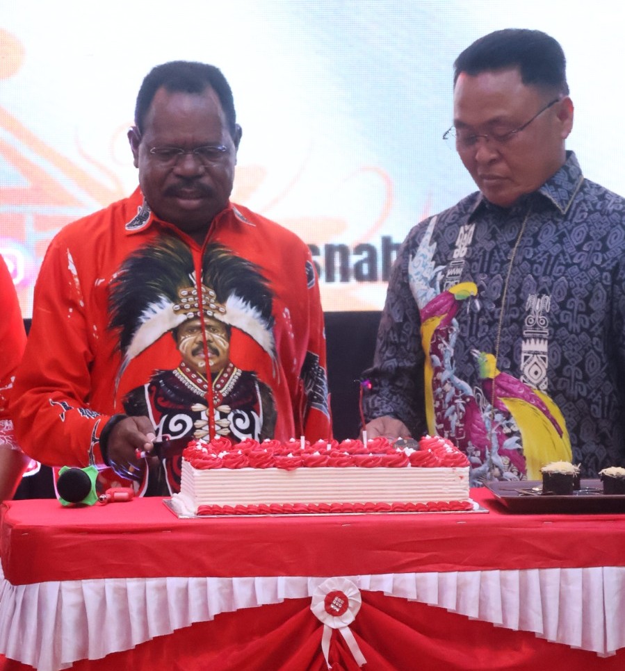 Bupati Mesak Magai Ajak Warga Perkuat Persatuan di Resepsi HUT ke-80 RI di Nabire